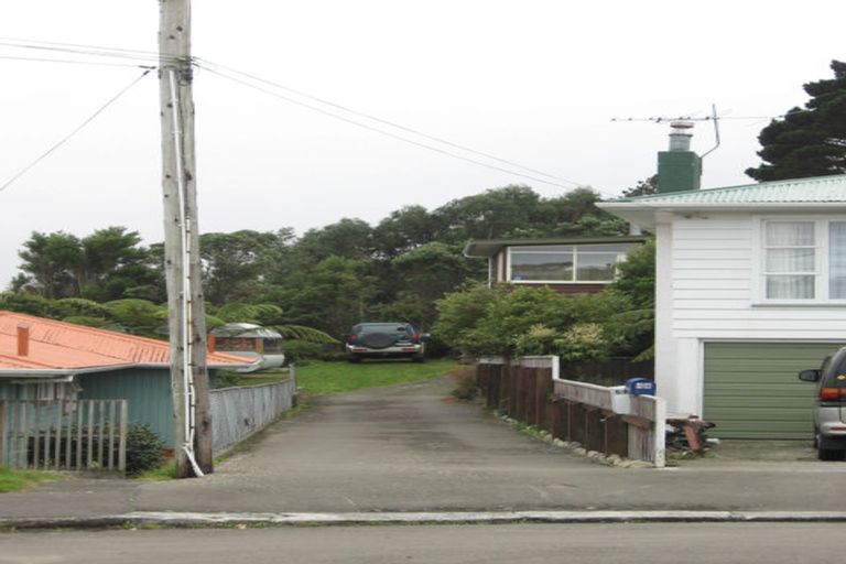 Photo of property in 51 Turville Crescent, Newlands, Wellington, 6037