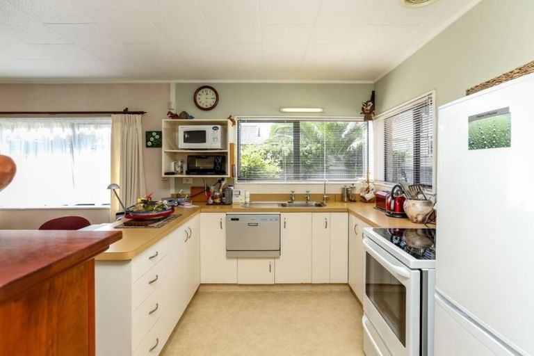Photo of property in 2/128 Vivian Street, New Plymouth, 4310