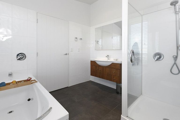 Photo of property in 3 Portland Place, Shiel Hill, Dunedin, 9013