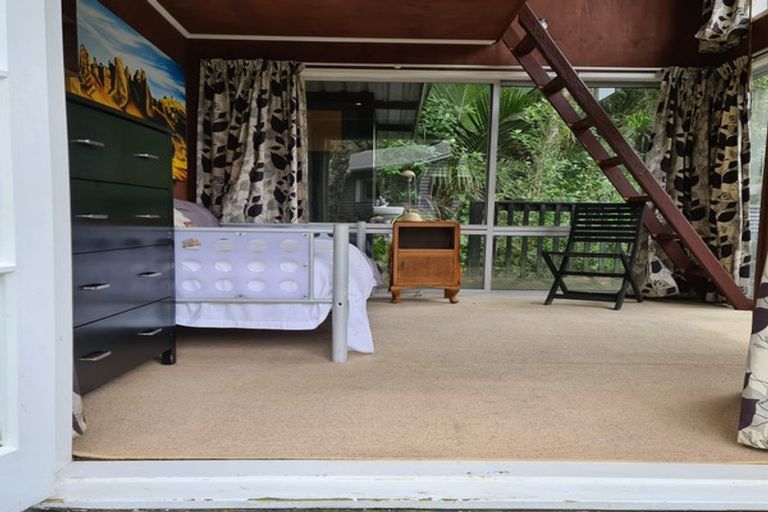 Photo of property in 10-12 Glenesk Road, Piha, New Lynn, 0772