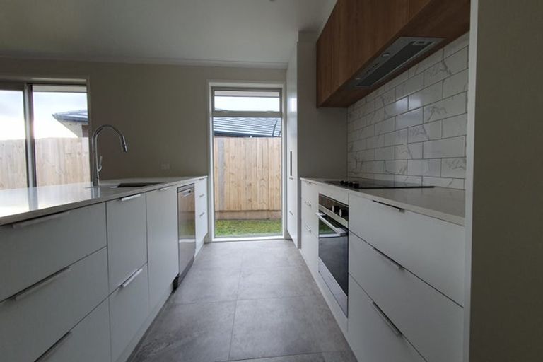 Photo of property in 15 Ocean View Rise, Ruakaka, 0116