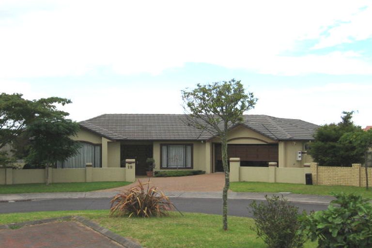 Photo of property in 19 Rosetti Rise, West Harbour, Auckland, 0618