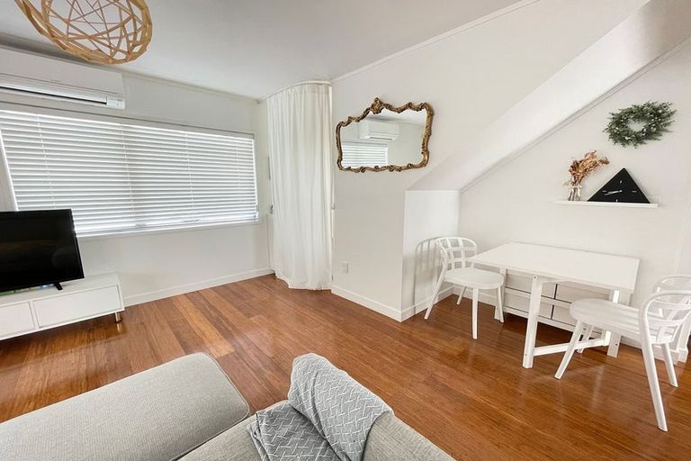 Photo of property in 17 Caspian Close, New Lynn, Auckland, 0600