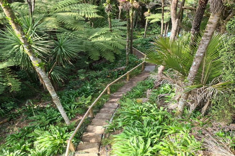 Photo of property in 10-12 Glenesk Road, Piha, New Lynn, 0772