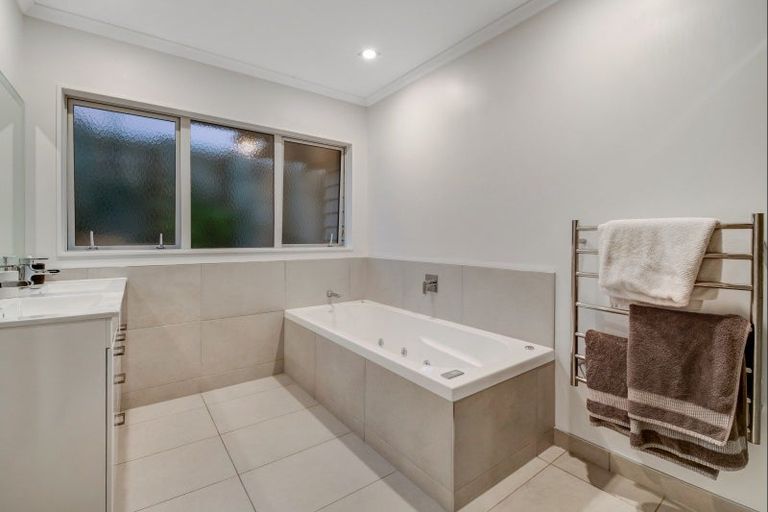Photo of property in 23 Manhattan Rise, Orewa, 0931