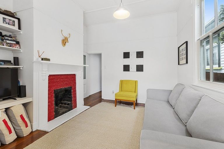 Photo of property in 548 Adelaide Road, Berhampore, Wellington, 6023