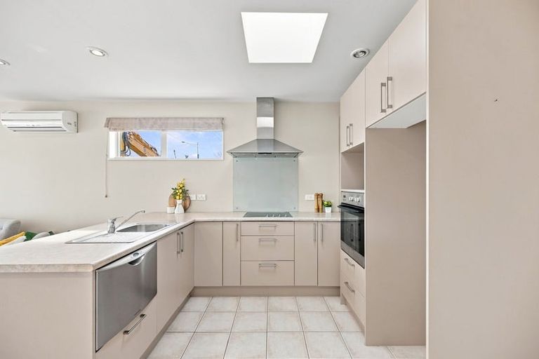 Photo of property in 212a Racecourse Road, Sockburn, Christchurch, 8042
