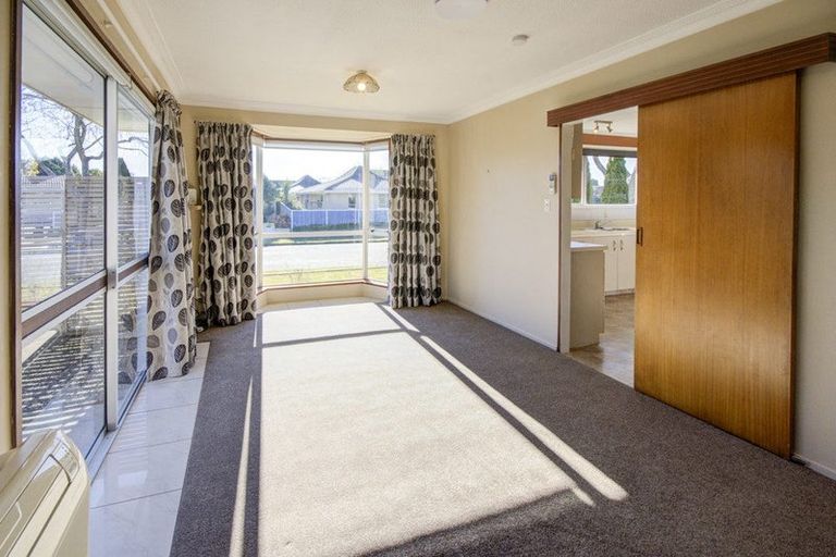 Photo of property in 19 Broadfell Avenue, Avonhead, Christchurch, 8042
