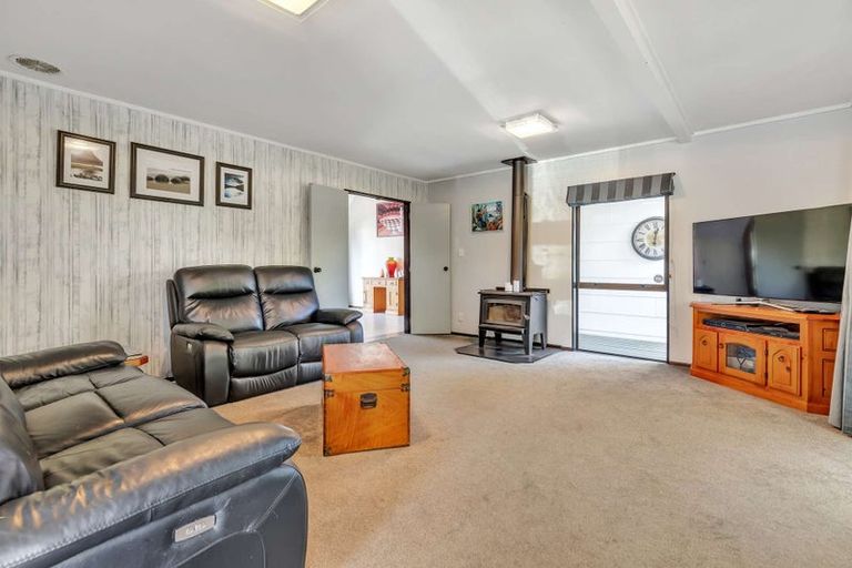 Photo of property in 26 Aquarius Drive, Kawaha Point, Rotorua, 3010