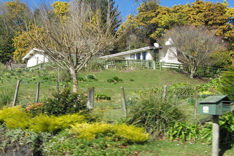 Photo of property in 5 Marshall Road, Hunterville, 4730