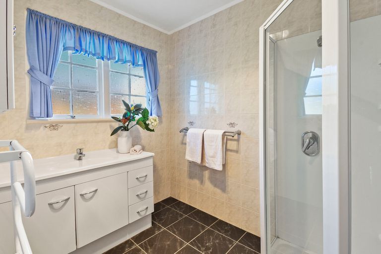 Photo of property in 22 Sunnypark Avenue, Rosehill, Papakura, 2113