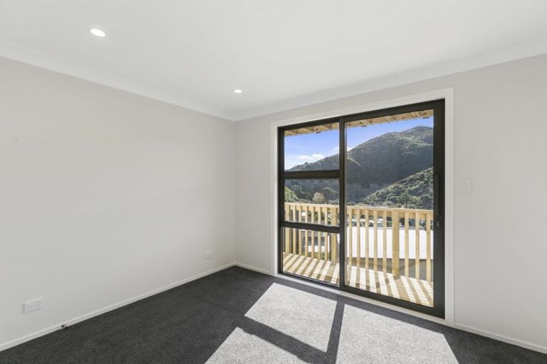 Photo of property in 1 Rarangi Way, Owhiro Bay, Wellington, 6023