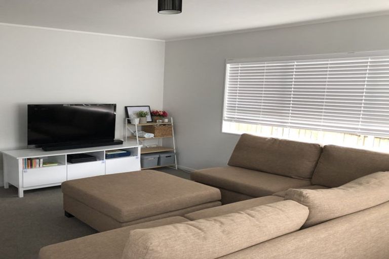 Photo of property in 2/30 Norwood Road, Bayswater, Auckland, 0622