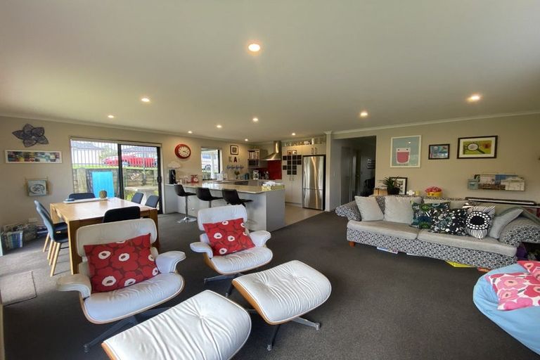 Photo of property in 16 Maylee Crescent, Gulf Harbour, Whangaparaoa, 0930