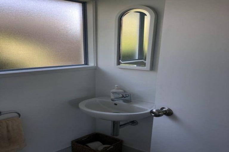 Photo of property in 6a Vincent Road, Northcote Point, Auckland, 0627