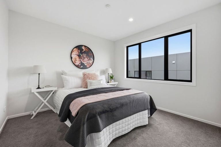 Photo of property in 23b Sorrel Crescent, Bucklands Beach, Auckland, 2012