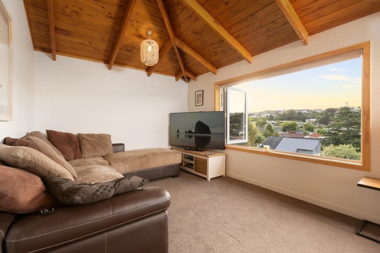 Photo of property in 132 Hinewa Road, Otumoetai, Tauranga, 3110