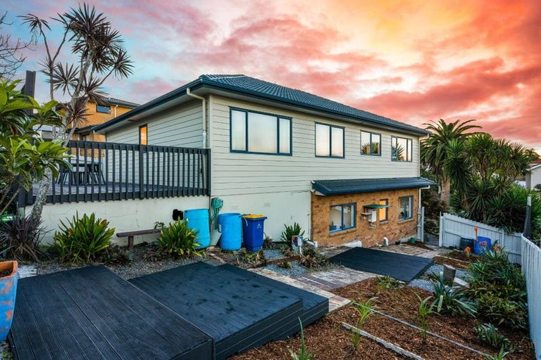 Photo of property in 78 San Valentino Drive, Henderson, Auckland, 0612