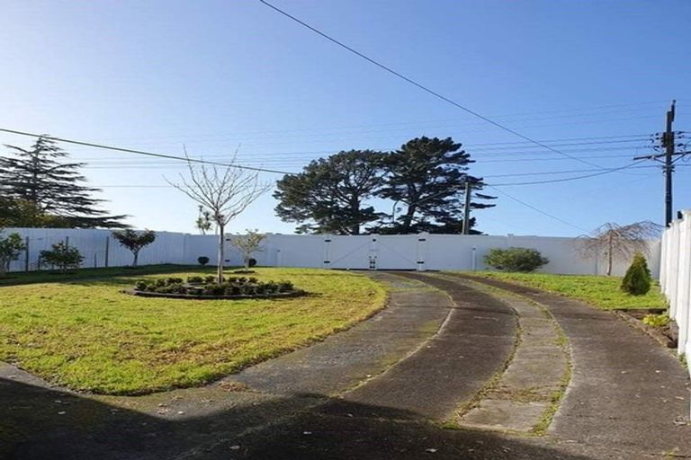 Photo of property in 41 Chorley Avenue, Massey, Auckland, 0614