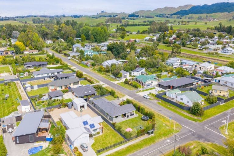 Photo of property in 13 Bell Street, Otane, 4202