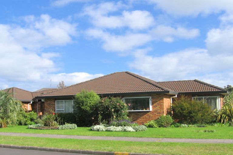 Photo of property in 30 Suncrest Drive, West Harbour, Auckland, 0618