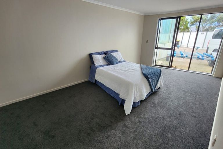 Photo of property in 9 Rangitane Street, Maupuia, Wellington, 6022