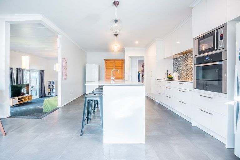 Photo of property in 4a Rata Road, Stanmore Bay, Whangaparaoa, 0932