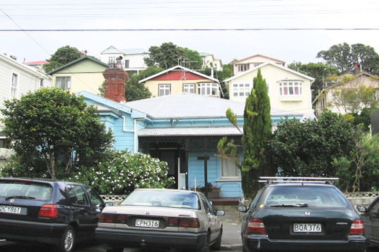 Photo of property in 6 Manley Terrace, Newtown, Wellington, 6021