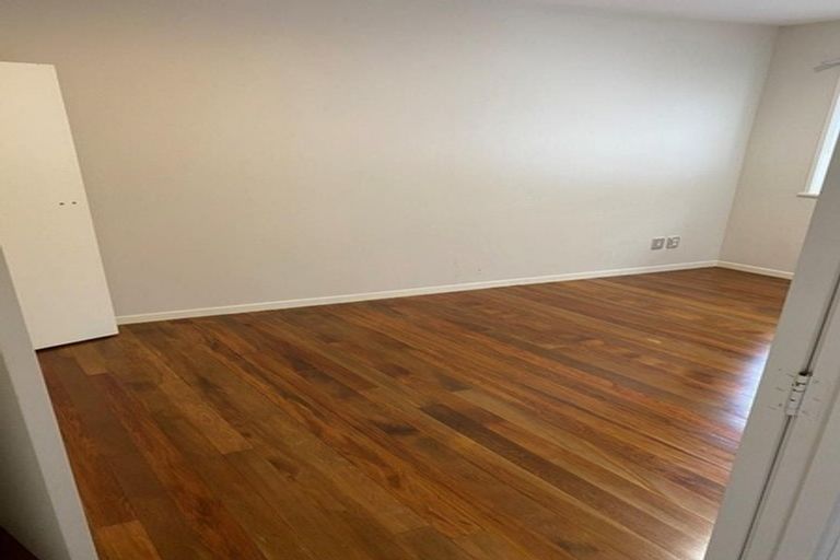 Photo of property in 27 Normanton Street, Glenfield, Auckland, 0629