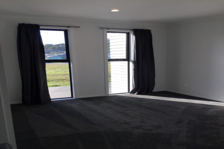 Photo of property in 5a Breakwater Way, Whitby, Porirua, 5024