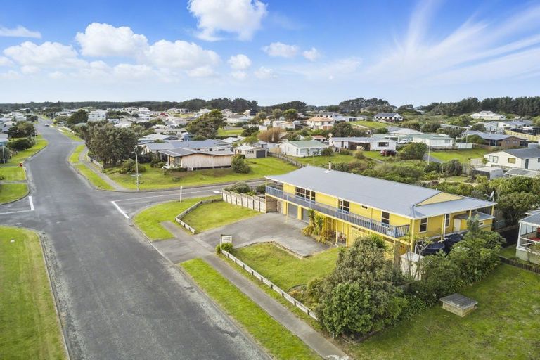 Photo of property in 9 Takitimu Street, Waitarere Beach, Levin, 5510