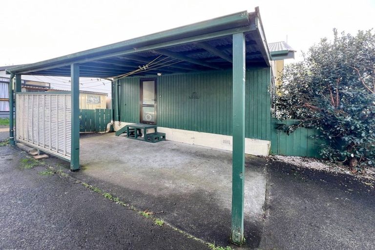 Photo of property in 3/25a Beach Road, Te Atatu Peninsula, Auckland, 0610