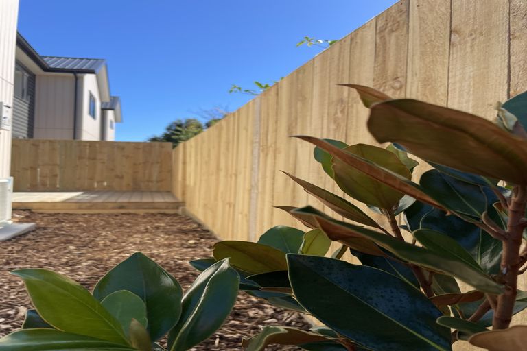 Photo of property in 1/4 Marama Street, Castor Bay, Auckland, 0620