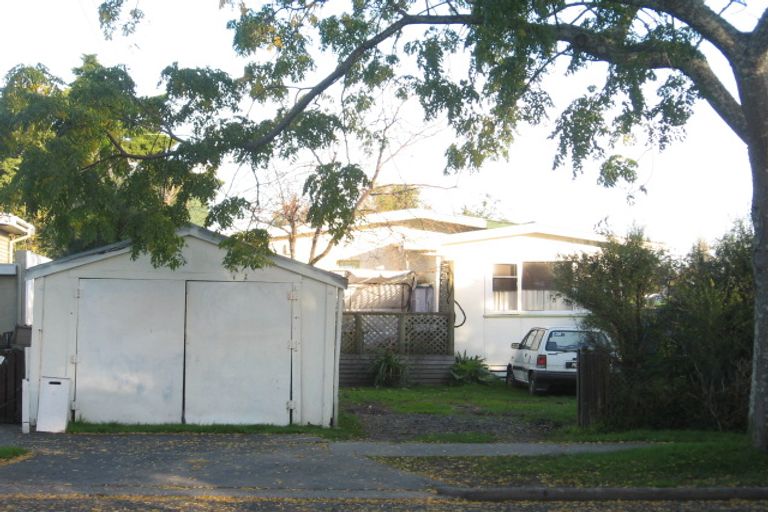 Photo of property in 4 Martin Road, Manurewa, Auckland, 2102