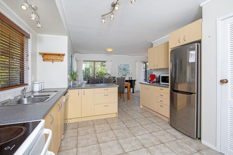 Photo of property in 1/133 Botany Road, Botany Downs, Auckland, 2010