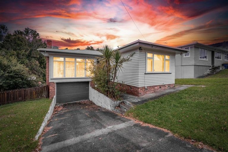 Photo of property in 64 Sherwood Avenue, Te Atatu South, Auckland, 0610