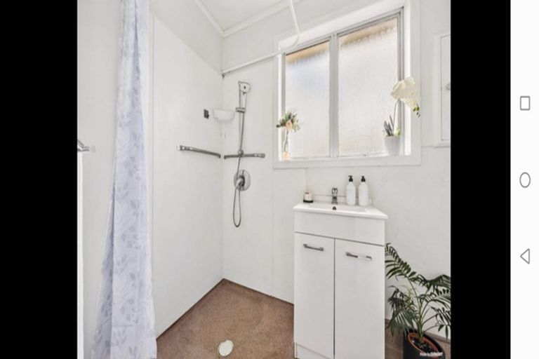 Photo of property in 2/3172 Great North Road, New Lynn, Auckland, 0600