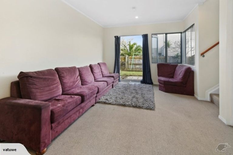 Photo of property in 35 Stephen Avenue, Henderson, Auckland, 0610
