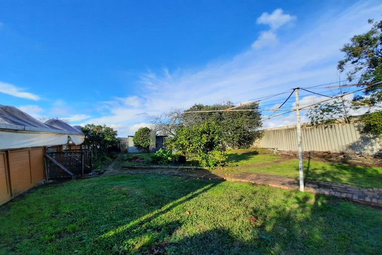 Photo of property in 25 Panama Road, Mount Wellington, Auckland, 1062