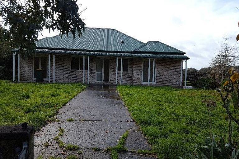 Photo of property in 400 Waitakere Road, Taupaki, Henderson, 0782