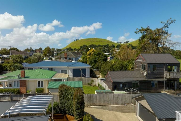 Photo of property in 30 Wellesley Road, Mangere Bridge, Auckland, 2022