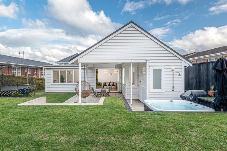 Photo of property in 36 Old Lake Road, Narrow Neck, Auckland, 0624