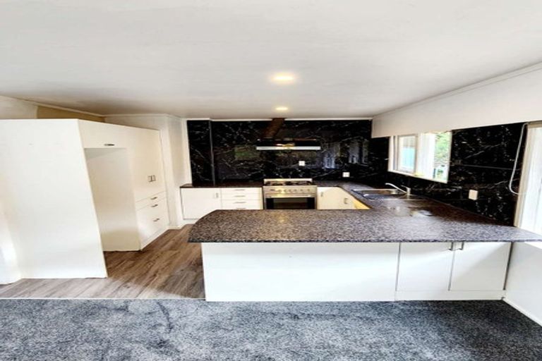 Photo of property in 1/63 Girrahween Drive, Totara Vale, Auckland, 0629