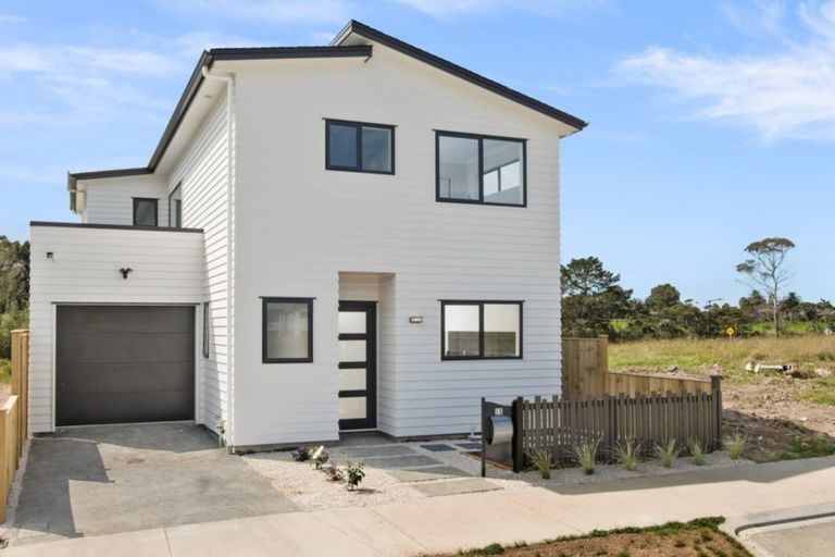 Photo of property in 10 Riroriro Road, Hobsonville, Auckland, 0616
