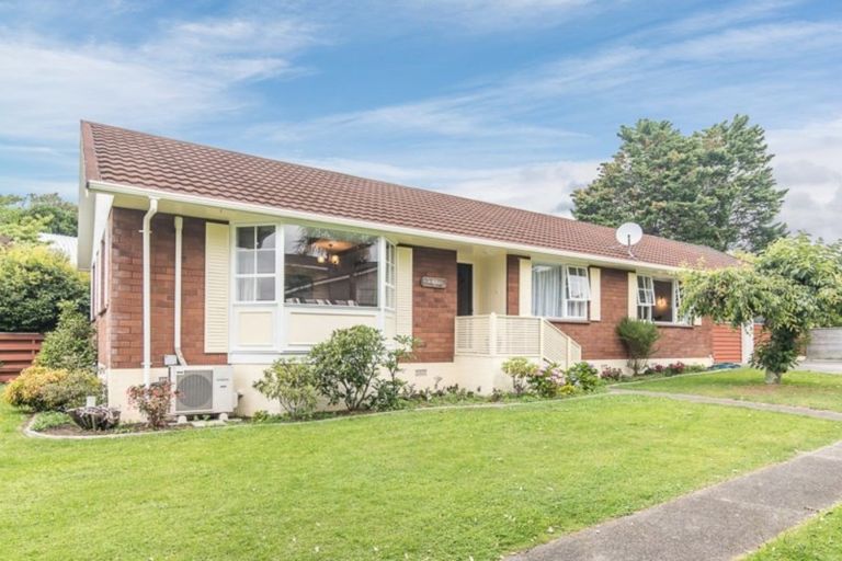 Photo of property in 75 Nimmo Avenue East, Waikanae, 5036