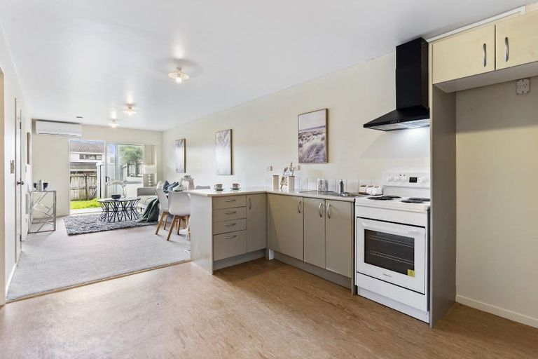 Photo of property in 1/242 Great North Road, Henderson, Auckland, 0612