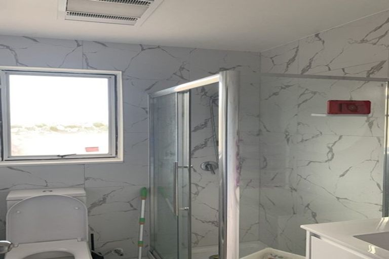 Photo of property in 90 Lantana Road, Green Bay, Auckland, 0604