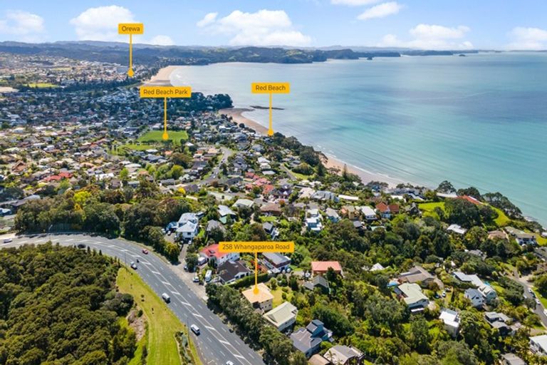 Photo of property in 258 Whangaparaoa Road, Red Beach, 0932