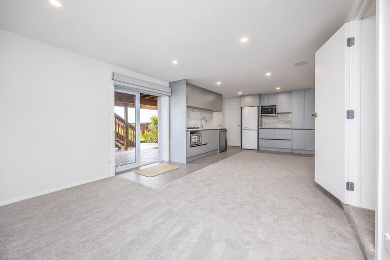 Photo of property in 939a East Coast Road, Torbay, Auckland, 0630