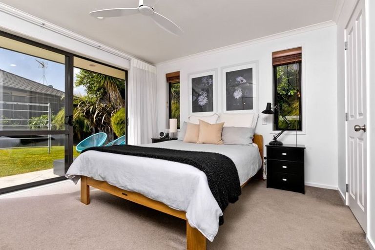 Photo of property in 33 Admirals Court Drive, Greenhithe, Auckland, 0632